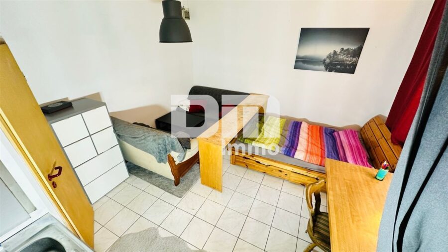 Imposante Tennishalle/ Komplex mit Gastronomie und Wohneinheit - Gästezimmer EG